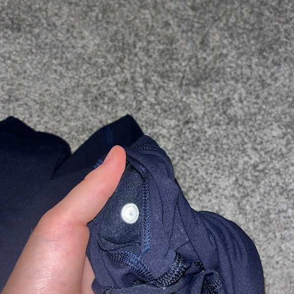 Lululemon NAVY leggings - Picture 3 of 3